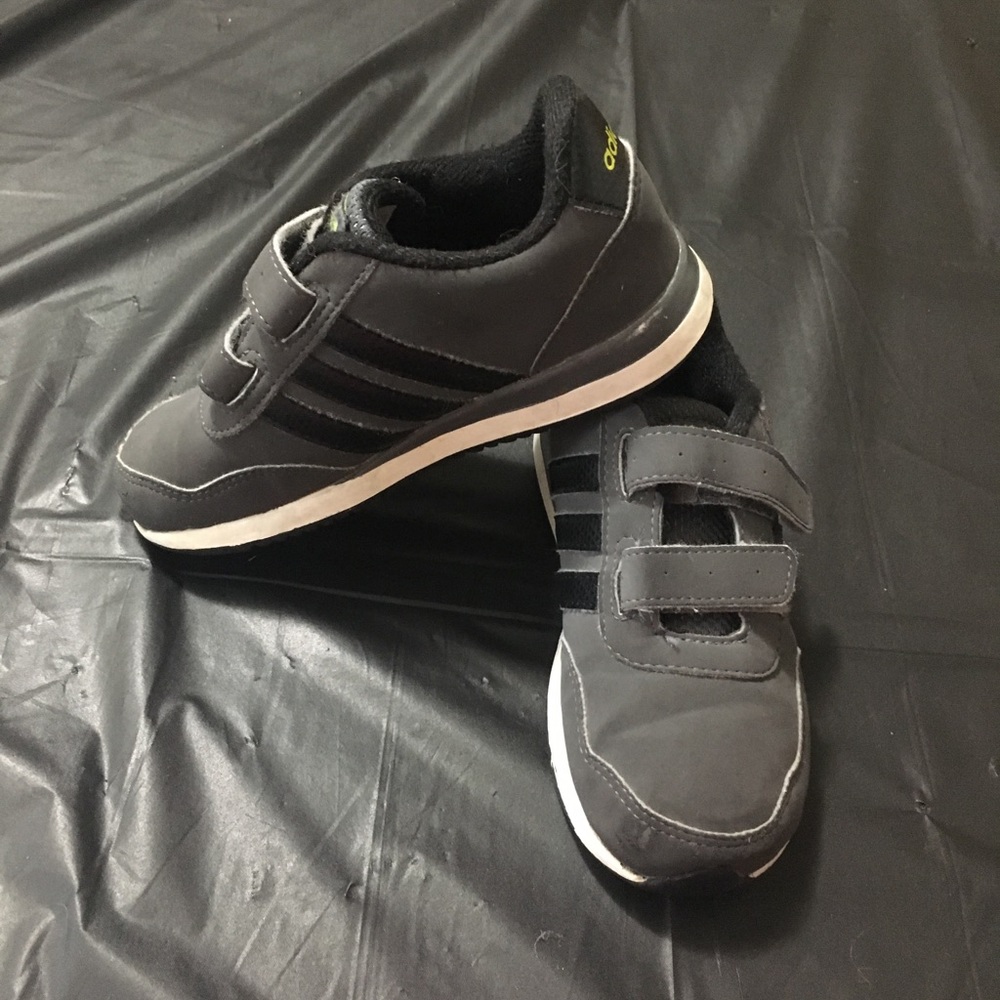 Adidas boys sneaker